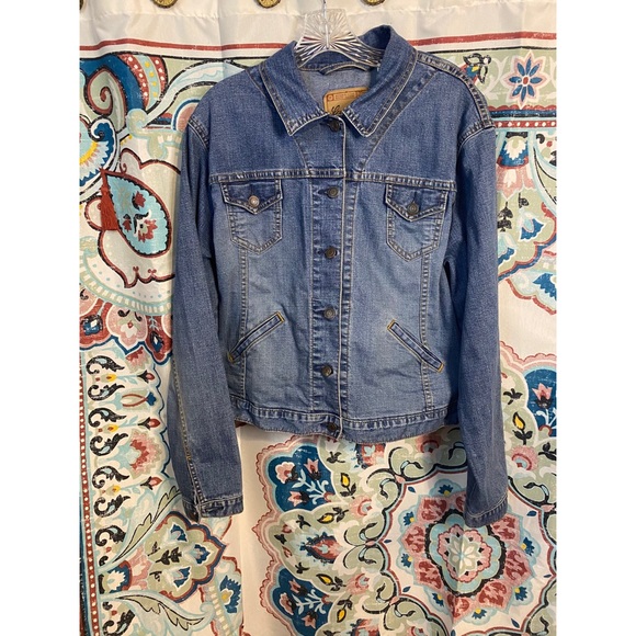 Levi’s Heritage Fit Jean Jacket - Picture 2 of 8